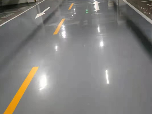 环氧地坪漆 vs. 传统地板：优缺点全面比较