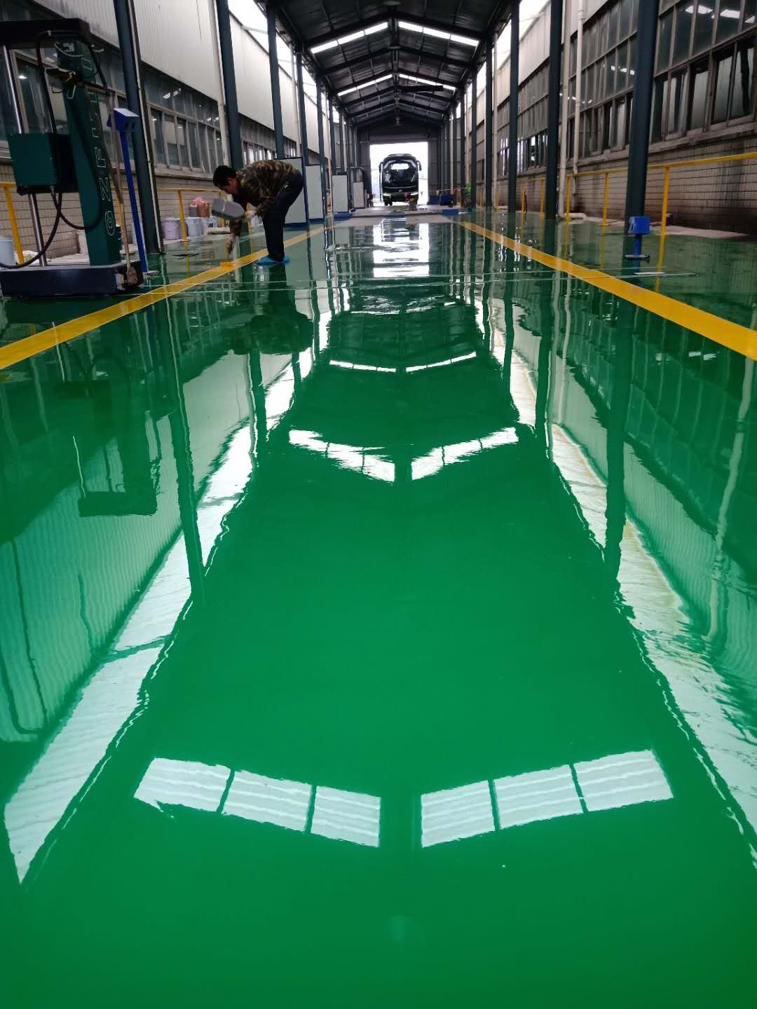 环氧地坪漆的施工现场管理：确保施工进程的顺利进行