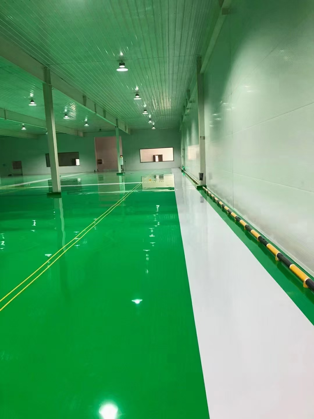 环氧地坪漆施工出现鱼眼现象，原因与解决对策